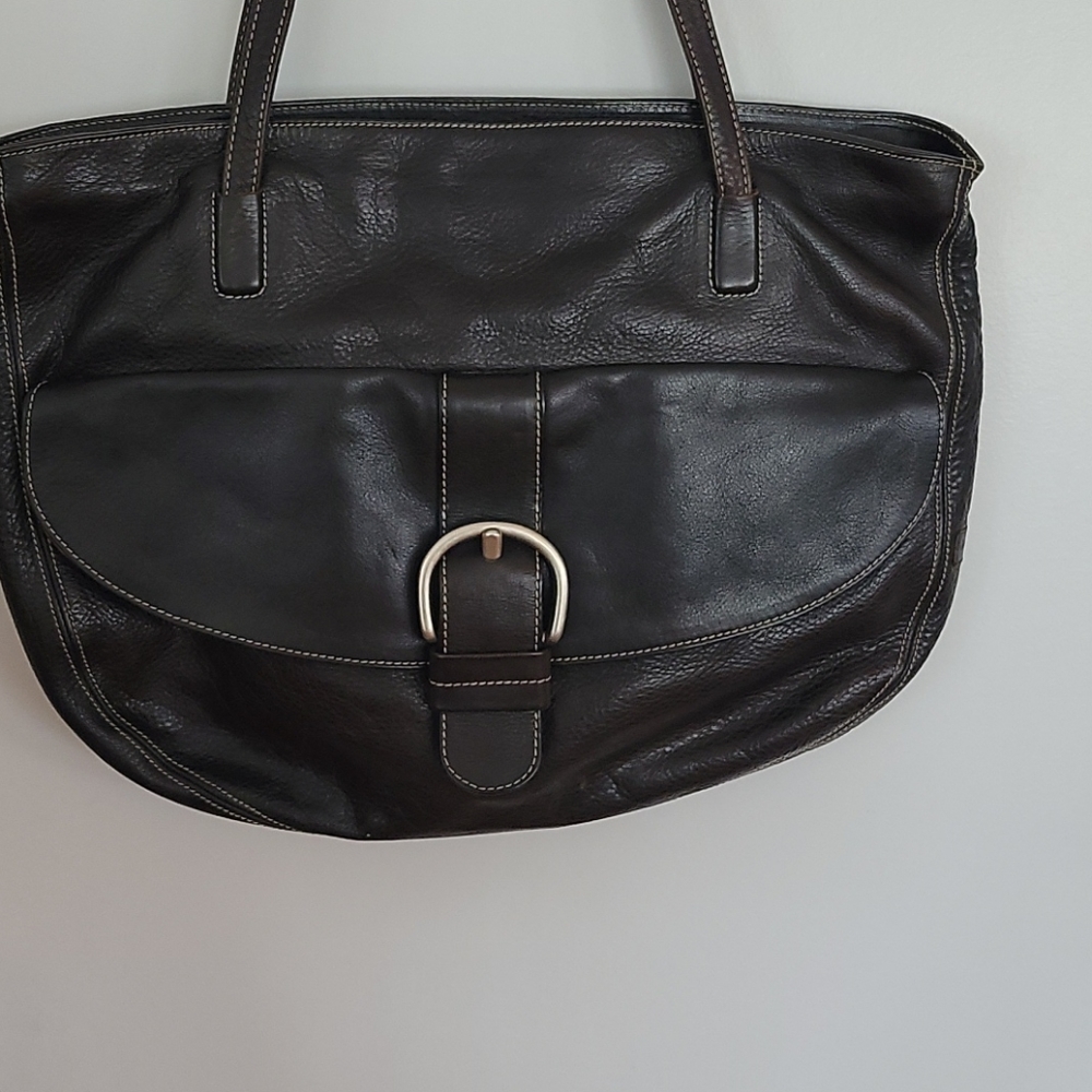 LARGE  CHRISTOPHER KON LEATHER SHOULDER BAG.